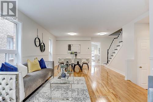 5975 Castlepine Drive, Mississauga (Churchill Meadows), ON - Indoor Photo Showing Living Room