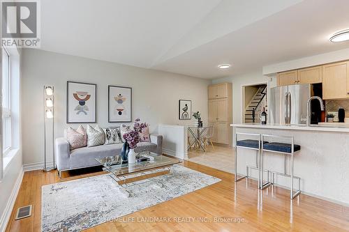 5975 Castlepine Drive, Mississauga (Churchill Meadows), ON - Indoor Photo Showing Living Room