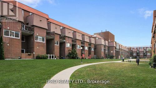 342 - 1395 Williamsport Drive, Mississauga (Applewood), ON - Outdoor