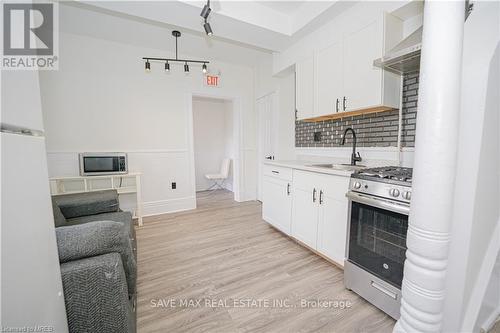 710 Adelaide Street N, London, ON - Indoor Photo Showing Kitchen