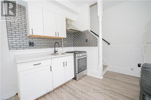 710 Adelaide Street N, London, ON - Indoor Photo Showing Kitchen