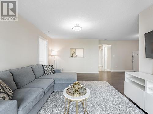 2239 - 68 Corporate Drive, Toronto (Woburn), ON - Indoor Photo Showing Living Room