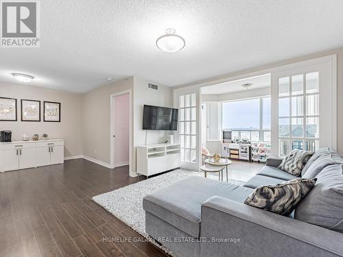 2239 - 68 Corporate Drive, Toronto (Woburn), ON - Indoor Photo Showing Living Room