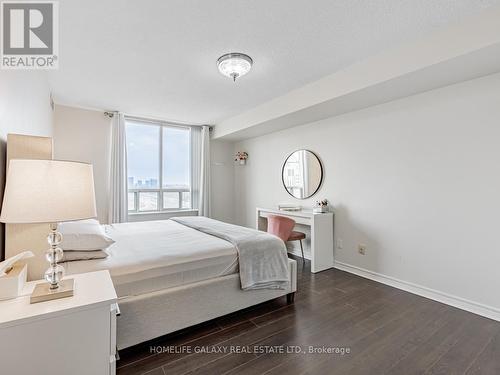 2239 - 68 Corporate Drive, Toronto (Woburn), ON - Indoor Photo Showing Bedroom