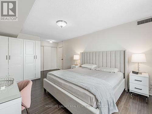 2239 - 68 Corporate Drive, Toronto (Woburn), ON - Indoor Photo Showing Bedroom