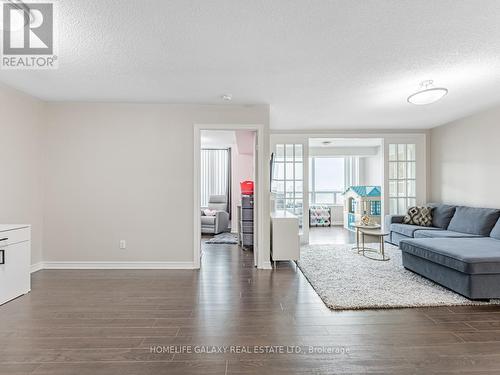 2239 - 68 Corporate Drive, Toronto (Woburn), ON - Indoor Photo Showing Living Room