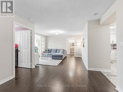 2239 - 68 Corporate Drive, Toronto (Woburn), ON - Indoor Photo Showing Living Room