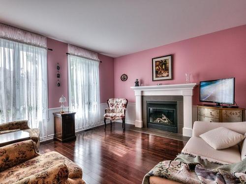 Salon - 349 Rue Des Huards, Saint-Jean-Sur-Richelieu, QC - Indoor Photo Showing Living Room With Fireplace