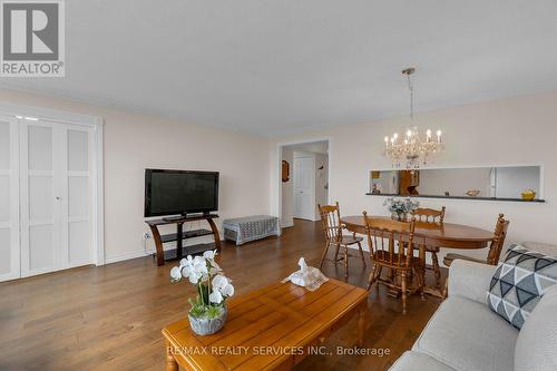 811 - 330 Mill Street S, Brampton (Brampton South), ON - Indoor Photo Showing Living Room