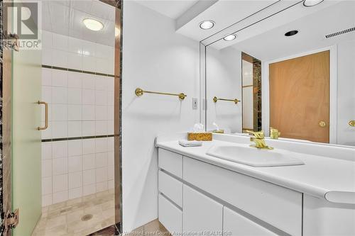 2211 Moy Avenue, Windsor, ON - Indoor Photo Showing Bathroom