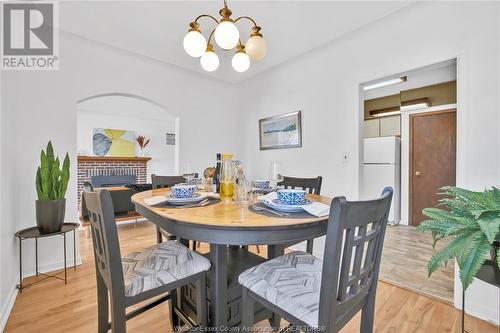 2211 Moy Avenue, Windsor, ON - Indoor Photo Showing Dining Room