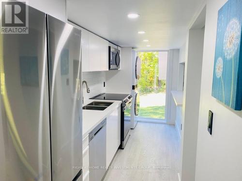 14576 Winston Churchill Boulevard, Halton Hills (Georgetown), ON - Indoor Photo Showing Kitchen With Double Sink