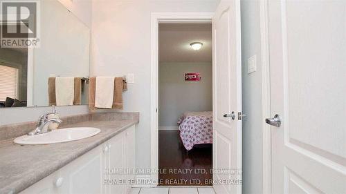 38 Eiffel Boulevard, Brampton (Vales Of Castlemore), ON - Indoor Photo Showing Bathroom