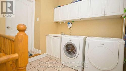 38 Eiffel Boulevard, Brampton (Vales Of Castlemore), ON - Indoor Photo Showing Laundry Room