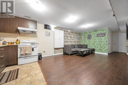 38 Eiffel Boulevard, Brampton (Vales Of Castlemore), ON - Indoor Photo Showing Kitchen