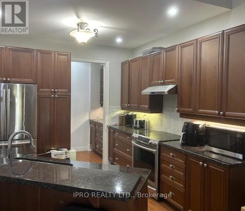 Room 6 - 102 Southlake Boulevard, Brampton, ON - Indoor Photo Showing Kitchen