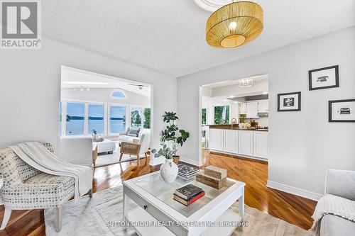 624 Moberley Avenue, Orillia, ON - Indoor Photo Showing Living Room