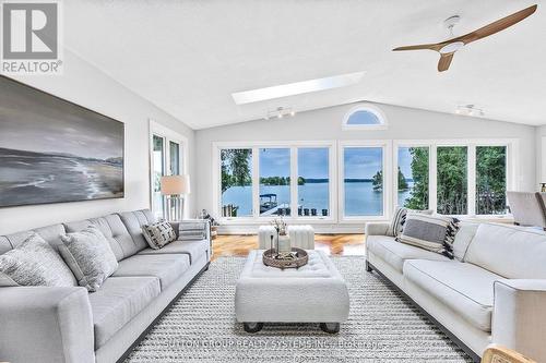 624 Moberley Avenue, Orillia, ON - Indoor Photo Showing Living Room