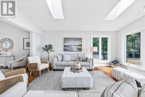 624 Moberley Avenue, Orillia, ON - Indoor Photo Showing Living Room