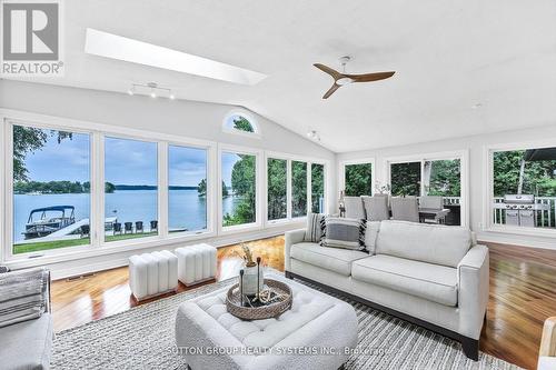 624 Moberley Avenue, Orillia, ON - Indoor Photo Showing Living Room