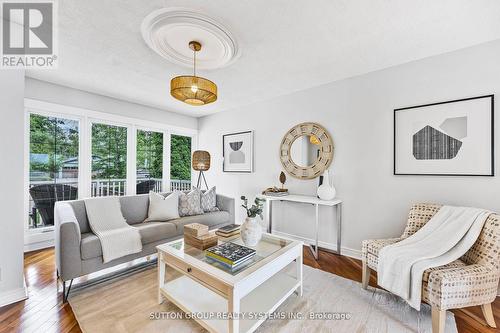 624 Moberley Avenue, Orillia, ON - Indoor Photo Showing Living Room