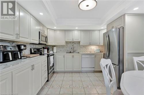 503 - 1201 North Shore Boulevard E, Burlington (Brant), ON - Indoor Photo Showing Kitchen With Upgraded Kitchen