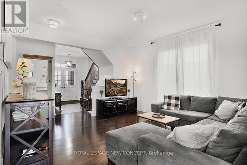 6422 Dilalla Crescent, Niagara Falls, ON - Indoor Photo Showing Living Room