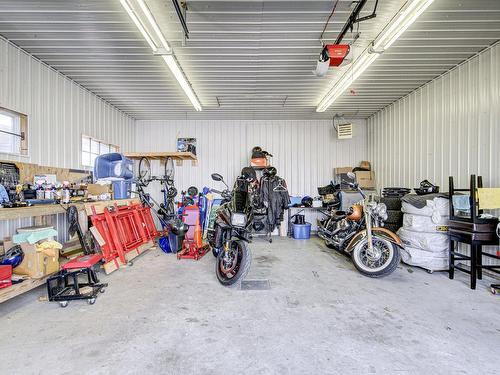 Garage - 345  - 347 11E Avenue, Montréal (Lachine), QC - Indoor Photo Showing Garage