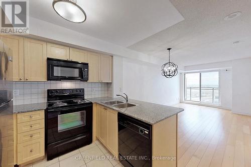 1010 - 55 De Boers Drive, Toronto (York University Heights), ON - Indoor Photo Showing Kitchen With Double Sink