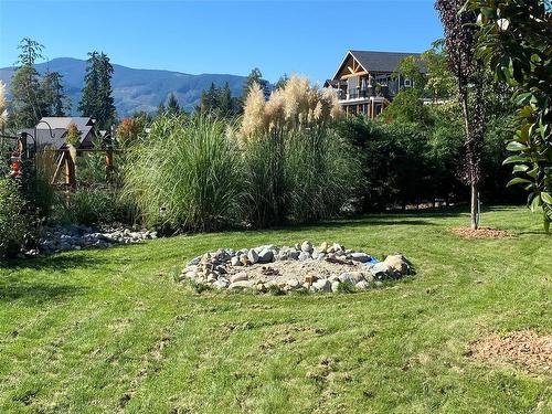 7284 Lakefront Dr, Lake Cowichan, BC 