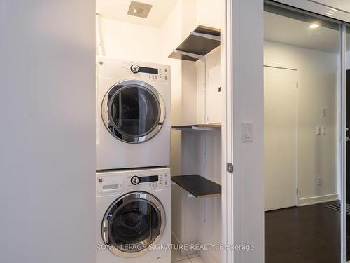 532-55 Regent Park Blvd, Toronto, ON - Indoor Photo Showing Laundry Room