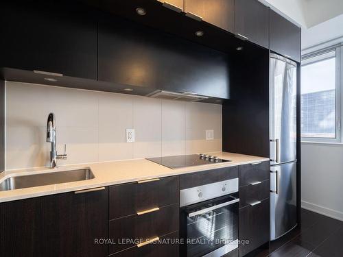 532-55 Regent Park Blvd, Toronto, ON - Indoor Photo Showing Kitchen