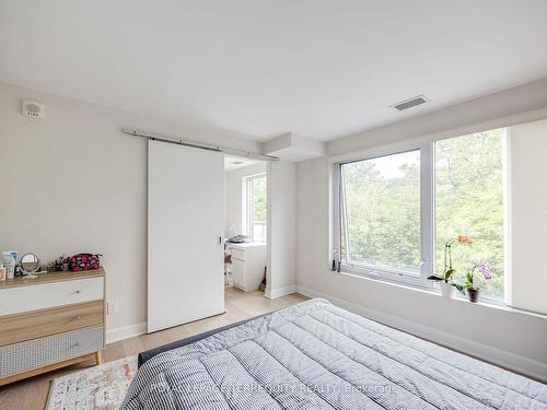 1A-580 Kingston Rd, Toronto, ON - Indoor Photo Showing Bedroom