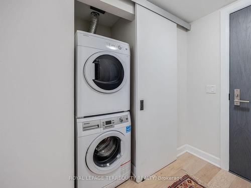 1A-580 Kingston Rd, Toronto, ON - Indoor Photo Showing Laundry Room