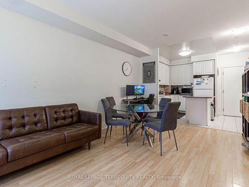 226-3888 Duke Of York Blvd, Mississauga, ON - Indoor Photo Showing Other Room