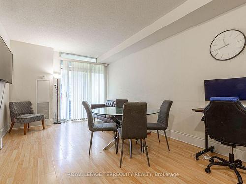 226-3888 Duke Of York Blvd, Mississauga, ON - Indoor Photo Showing Dining Room