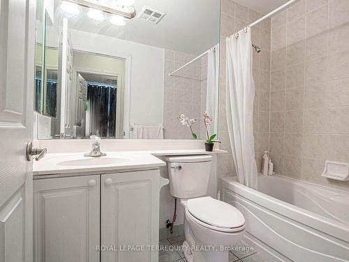 226-3888 Duke Of York Blvd, Mississauga, ON - Indoor Photo Showing Bathroom