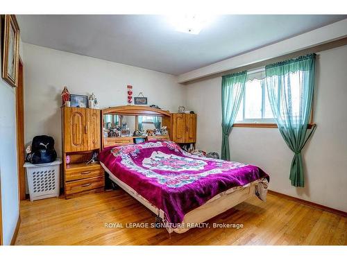 3956 Brandon Gate Dr, Mississauga, ON - Indoor Photo Showing Bedroom