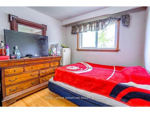 3956 Brandon Gate Dr, Mississauga, ON - Indoor Photo Showing Bedroom