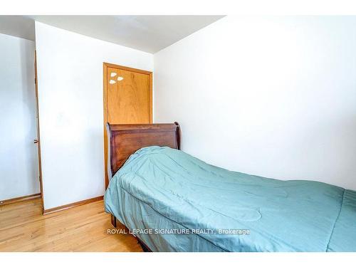 3956 Brandon Gate Dr, Mississauga, ON - Indoor Photo Showing Bedroom