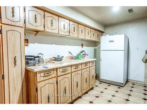 3956 Brandon Gate Dr, Mississauga, ON - Indoor Photo Showing Kitchen