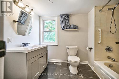 41 Harold Street, Hamilton, ON - Indoor Photo Showing Bathroom