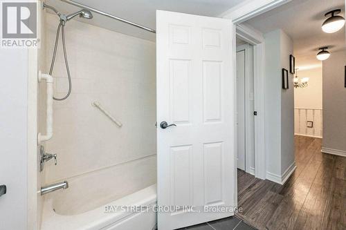 41 Harold Street, Hamilton, ON - Indoor Photo Showing Bathroom