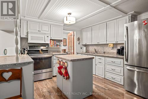 357 Southam Drive, Kawartha Lakes, ON - Indoor Photo Showing Kitchen