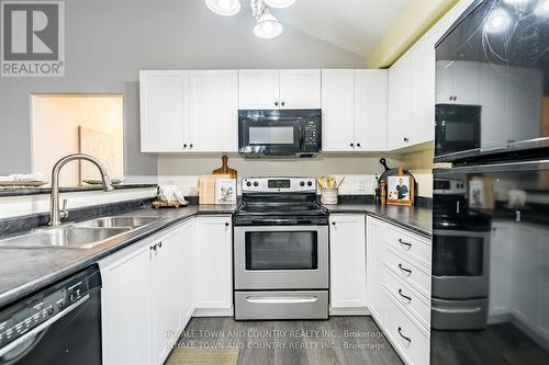 58 Laurent Boulevard, Kawartha Lakes (Lindsay), ON - Indoor Photo Showing Kitchen With Double Sink