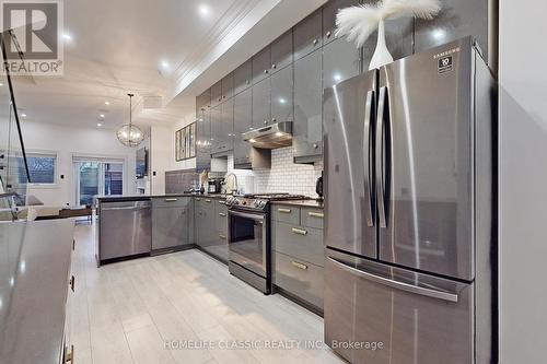 12 Joseph Salsberg Lane, Toronto (Niagara), ON - Indoor Photo Showing Kitchen With Upgraded Kitchen