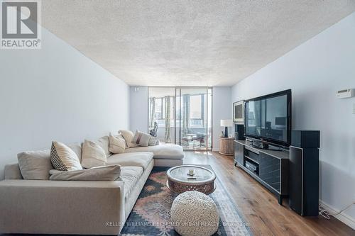 703 - 250 Queens Quay W, Toronto (Waterfront Communities), ON - Indoor Photo Showing Living Room