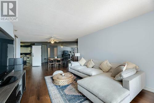 703 - 250 Queens Quay W, Toronto (Waterfront Communities), ON - Indoor Photo Showing Living Room