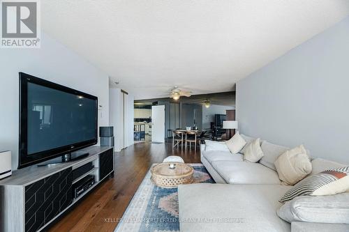 703 - 250 Queens Quay W, Toronto (Waterfront Communities), ON - Indoor Photo Showing Living Room