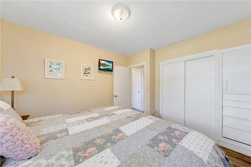 625 Golf Club Road, Hamilton, ON - Indoor Photo Showing Bedroom